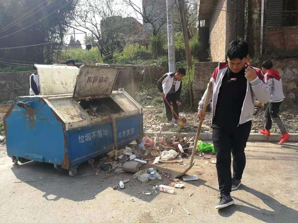 马关实验高级中学开展"向雷锋同志学习" 志愿服务活动