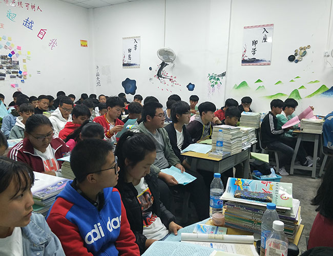 马关实验高级中学法律知识讲座!